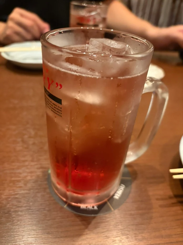 玉屋で飲んだ男梅サワー。氷の入ったジョッキ